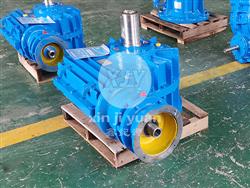 上出軸焊接變位機