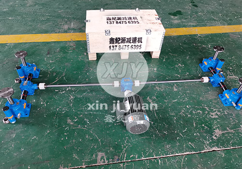 四聯(lián)動(dòng)絲桿升降機(jī)